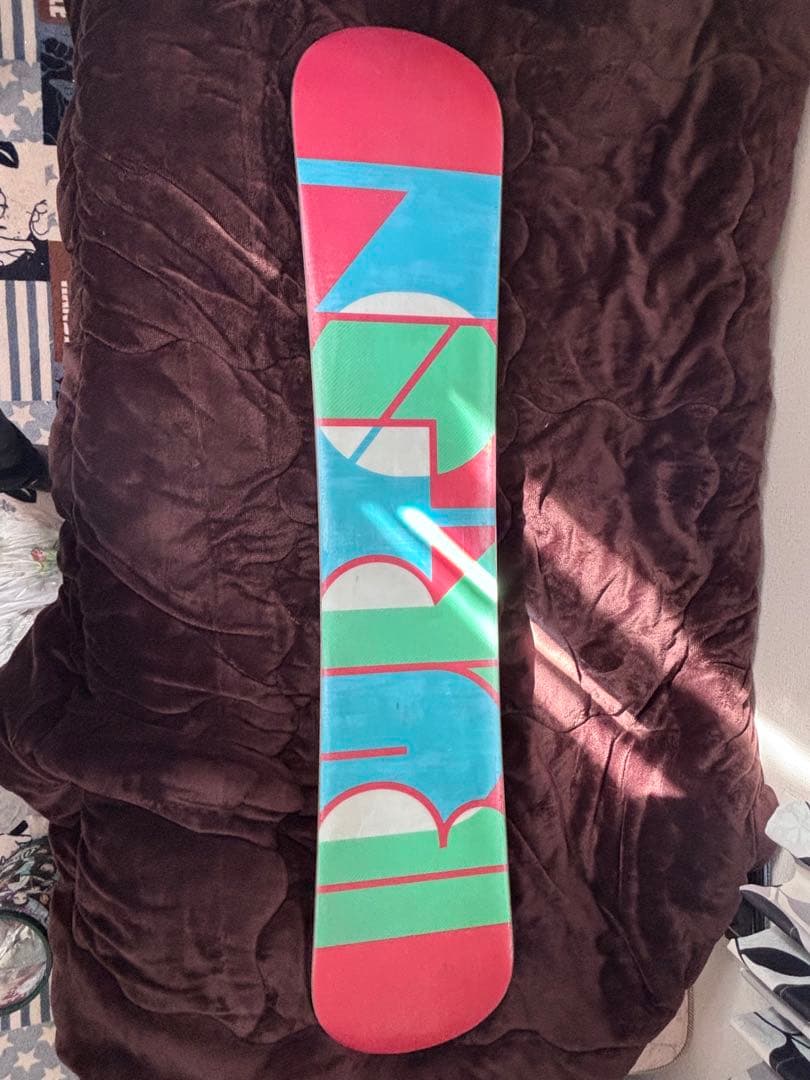 大特価、今だけスノーボード 一式　ビンディング、ブーツ付き。板3枚、ケース付き。
