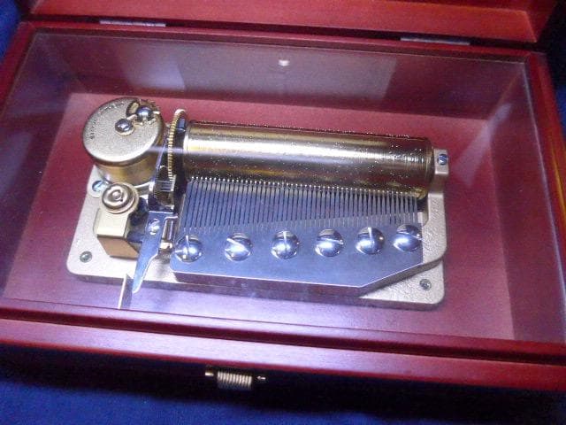 オルフェウス　50弁のオルゴール／「愛の讃歌」「エーデルワイス」 木製箱