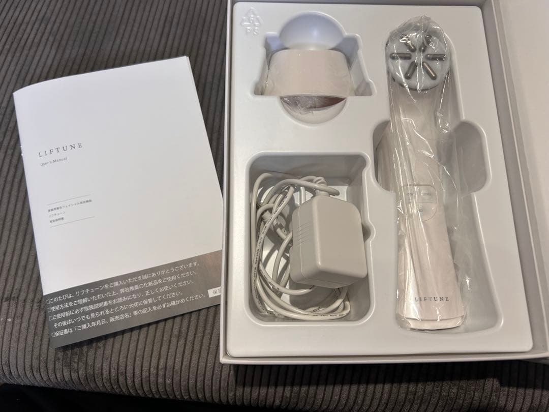 【値下げ中】LIFTUNE 美顔器 本体 充電器付き　リフチューンEMS