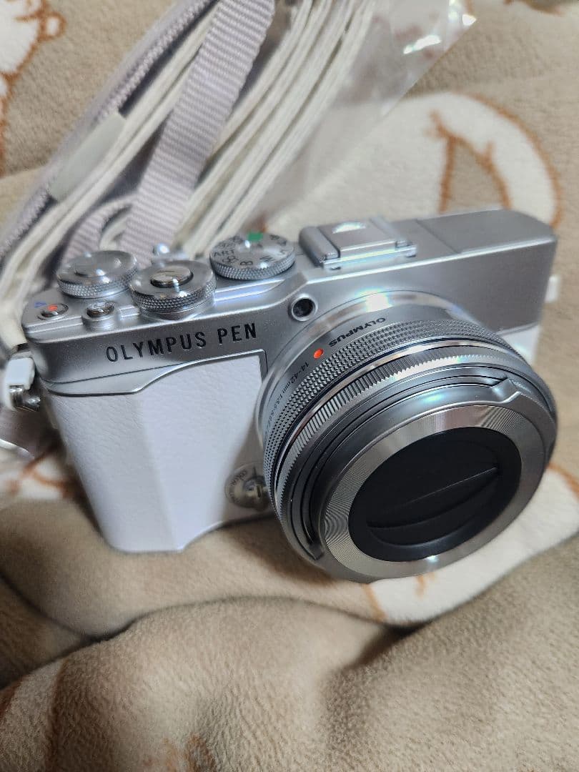OLYMPUS PEN E-P7 ミラーレス一眼 ホワイト