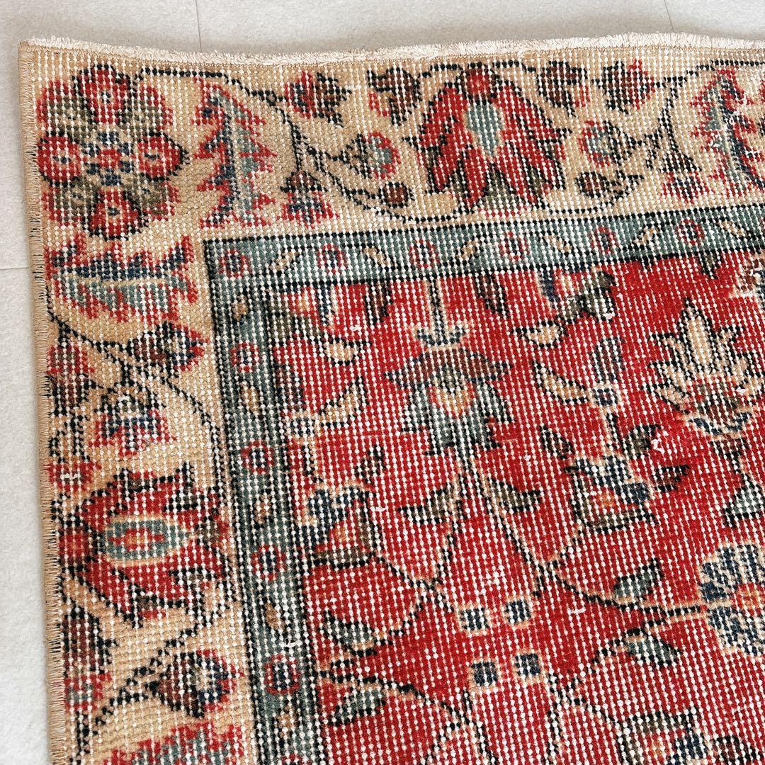 トルコ ヴィンテージラグ 赤 フローラル