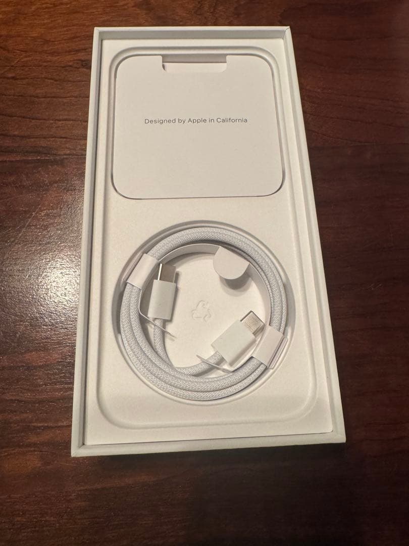 Apple iPhone15 Pro Max ブラックチタニウム本体 香港版