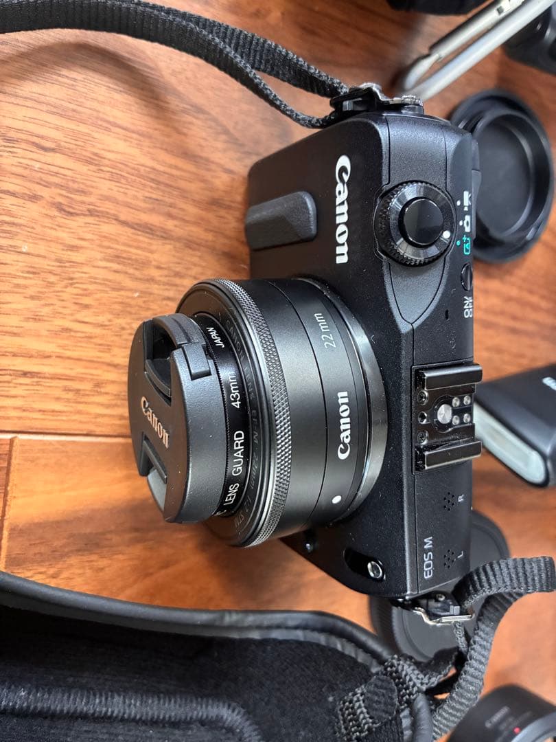 【値下げ】Canon EOS M ミラーレス一眼カメラ 本体と付属品