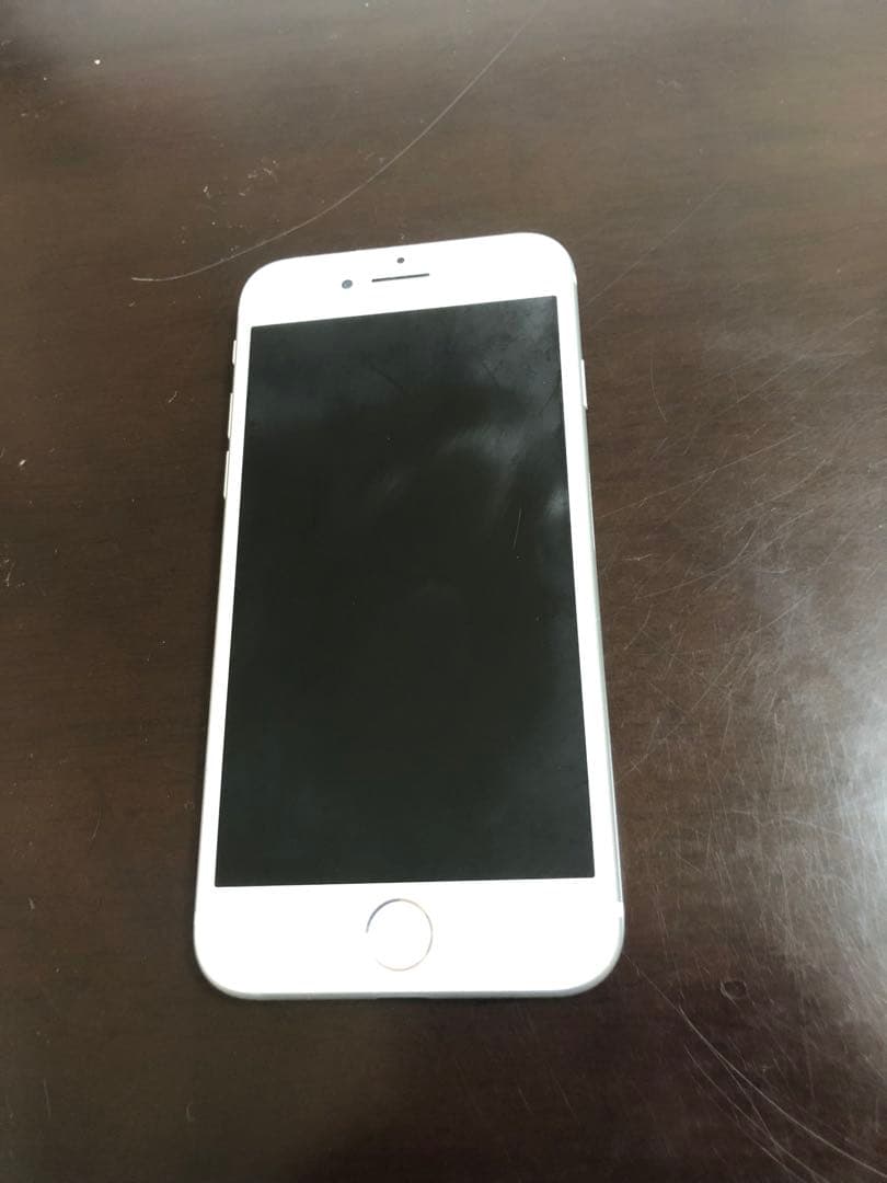 【本体のみ】iPhone8 64GB SIMフリー 最大容量　79%