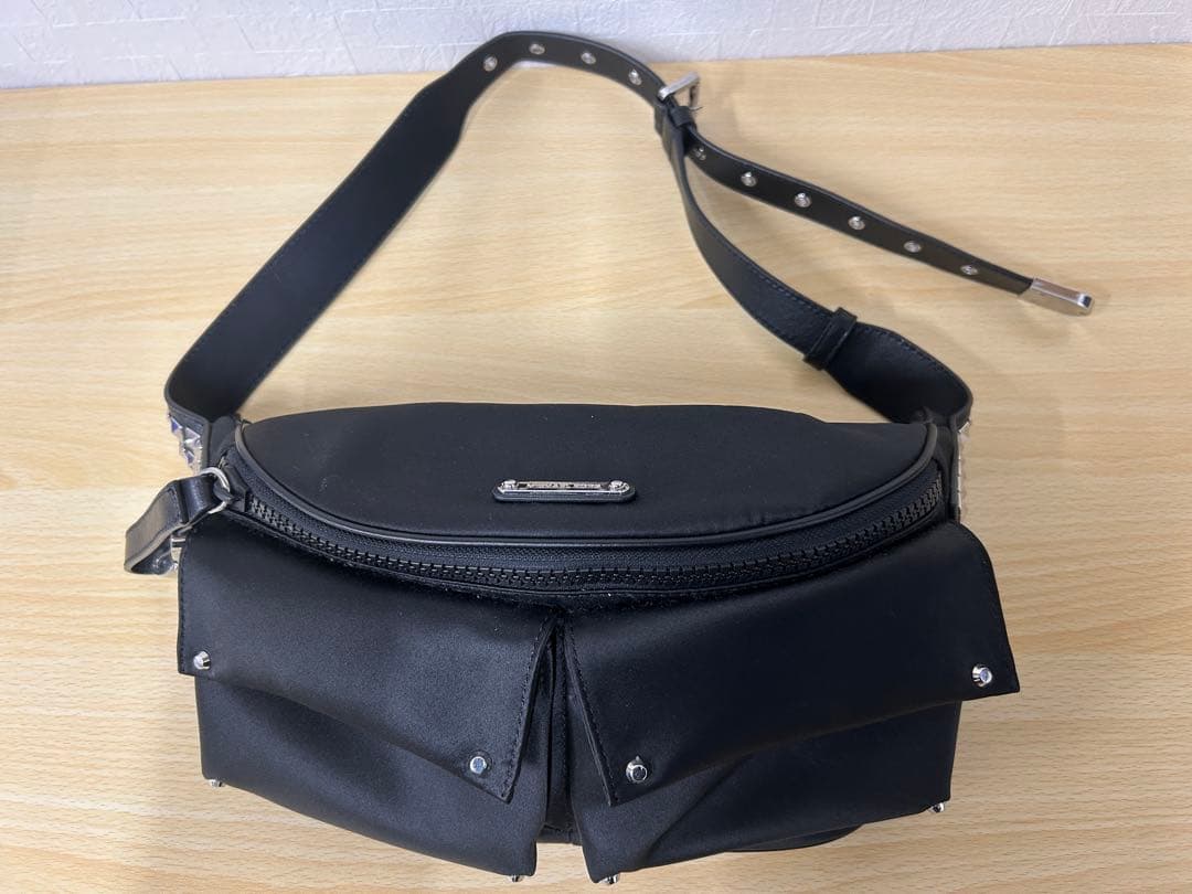 【新品未使用】マイケルコース MICHAEL KORSボディ バッグ ブラック