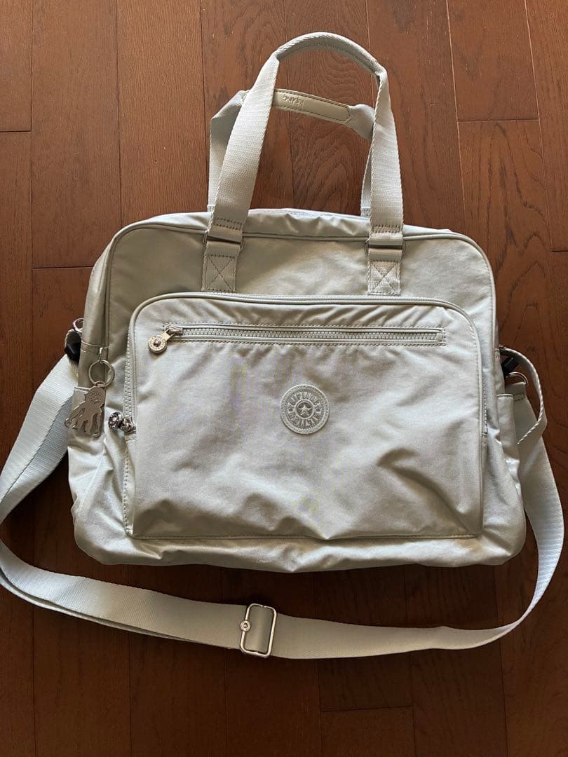 ライトグレー マザーズバッグ