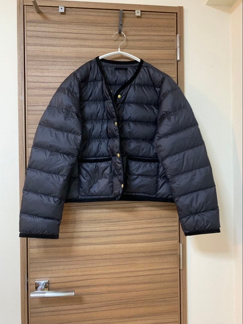 SHIPS別注TAION パイピング ノーカラー ダウン ジャケット タイオン