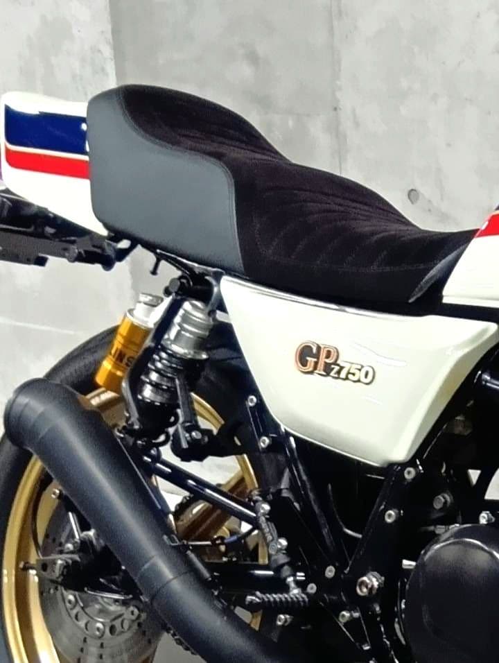 Z750GP　シート　低反発　ゲルザブ加工済　アルカンターラ　スエード　極美品