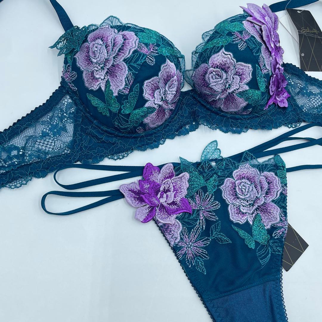 新品・タグ付き　ワコール　サルート８３G・ホリック　ブラジャーソングE70M