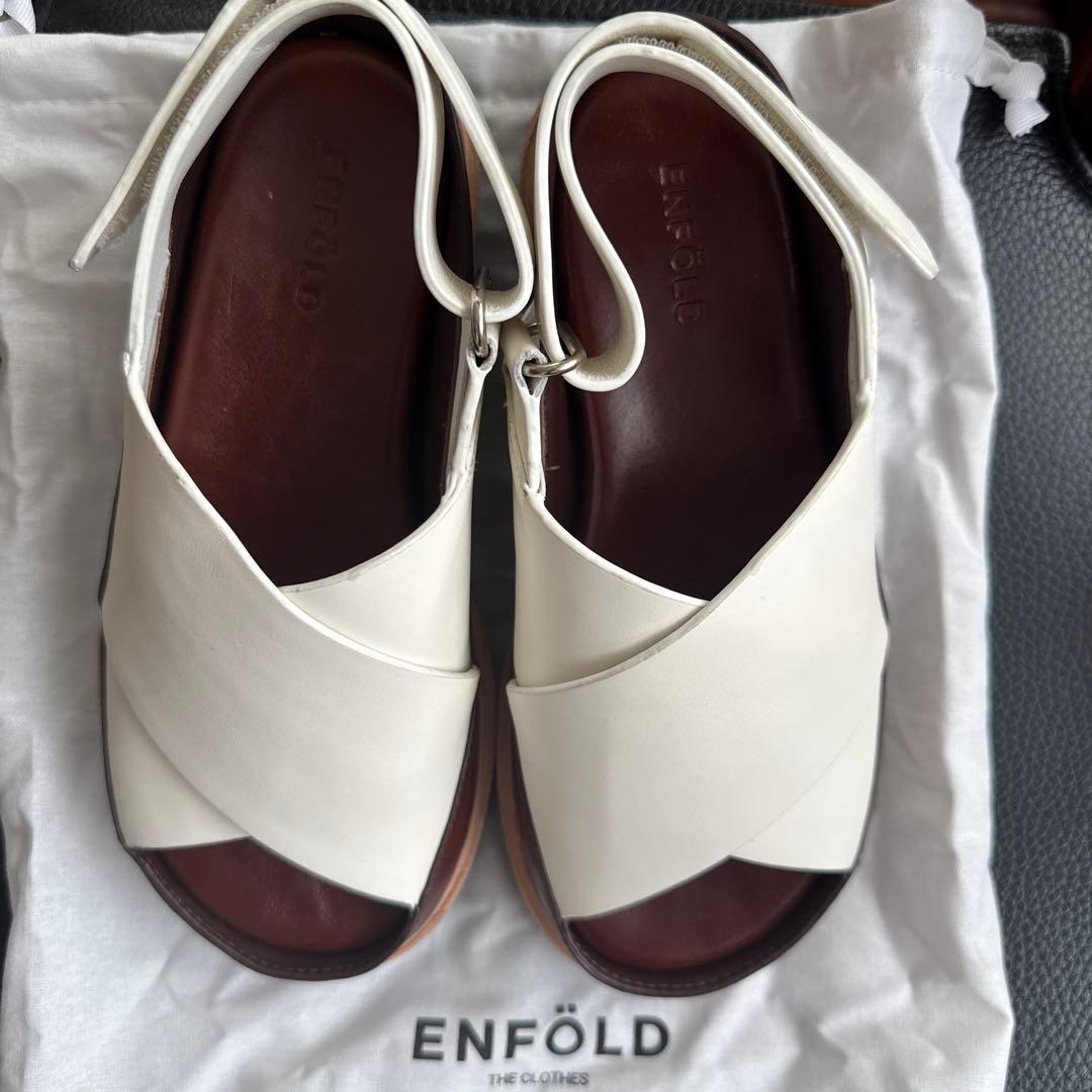 ENFOLD レザー クロスバンド サンダル