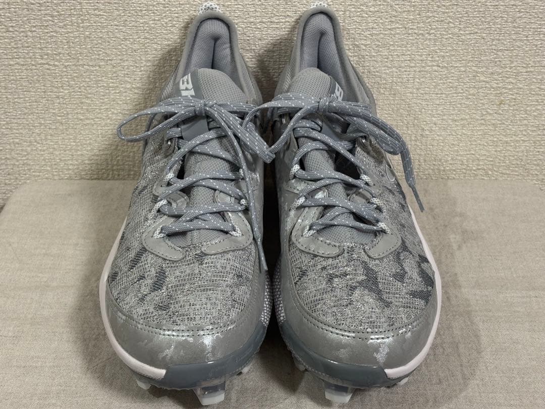 【日本未発売】UNDER ARMOUR海外モデル スパイク シルバー27.5 ②