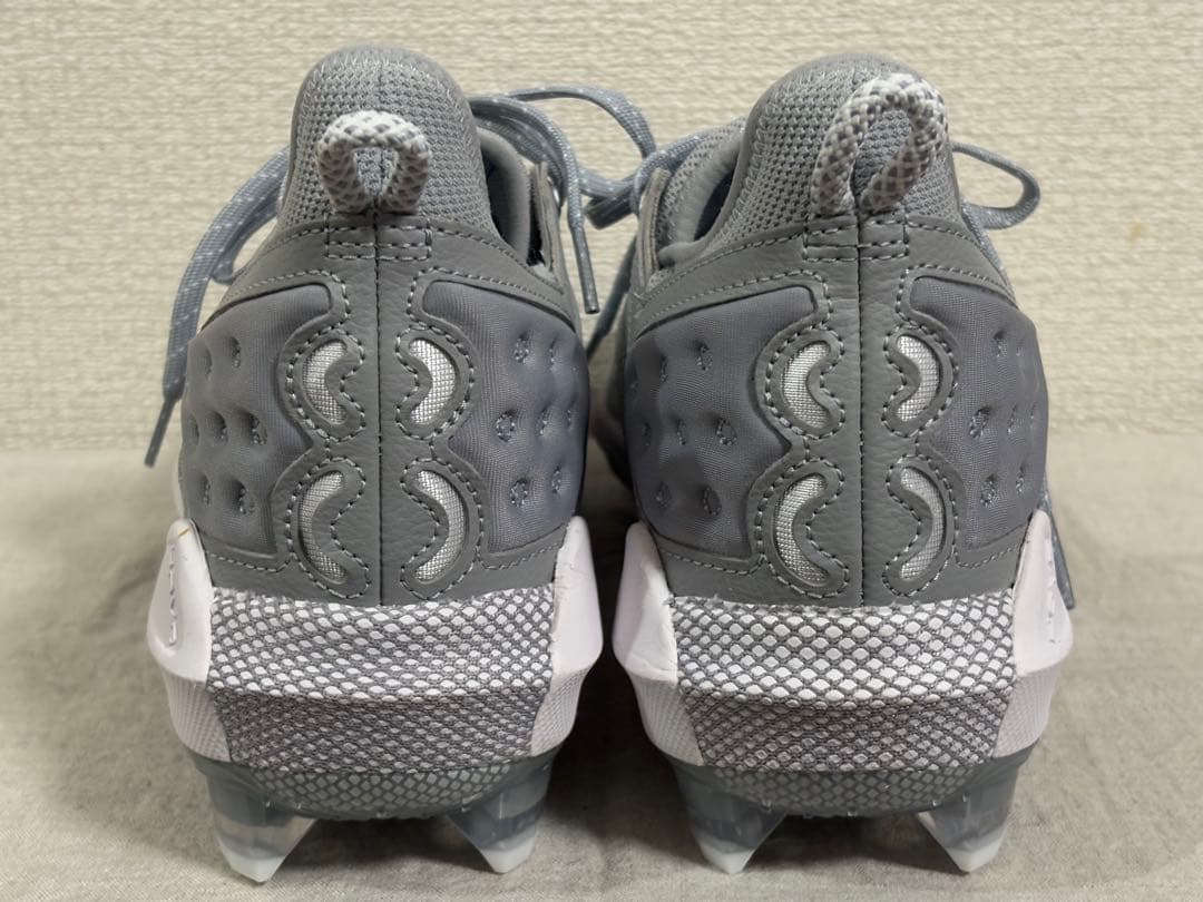 【日本未発売】UNDER ARMOUR海外モデル スパイク シルバー27.5 ②