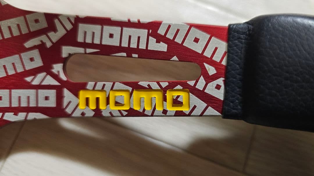 MOMO ステアリング ウルトラジャパン