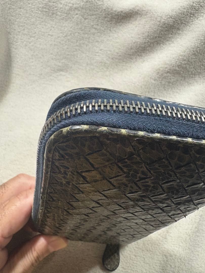 極美品　希少パイソン　ボッテガべネタイントレチャート　長財布　ラウンドファスナー