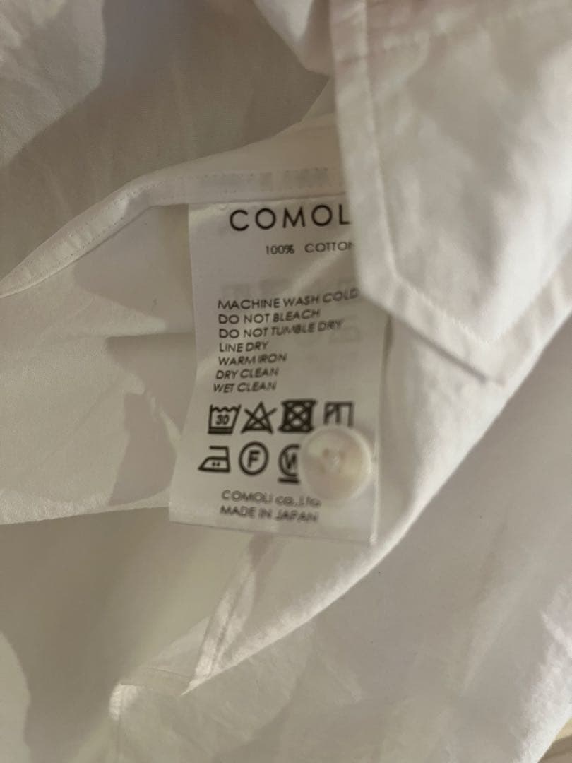 COMOLI バンドカラーシャツ