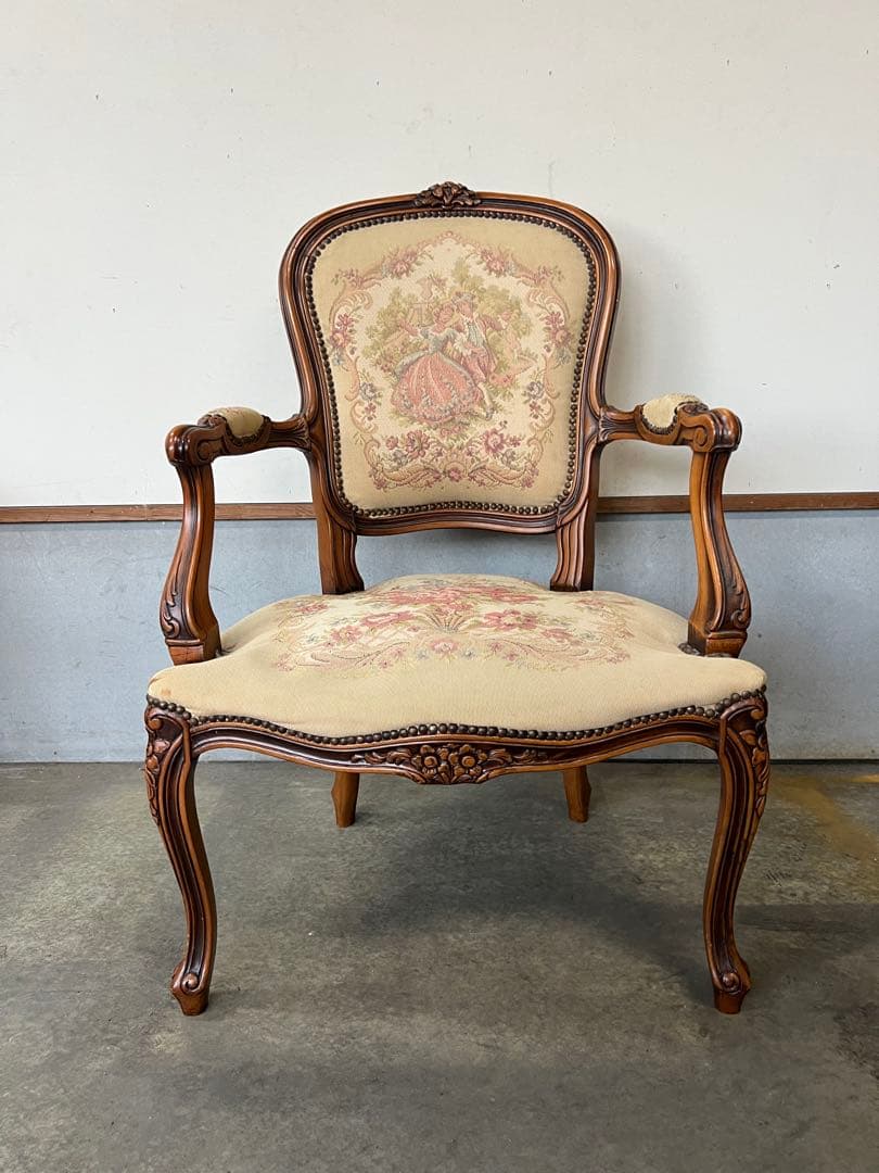 フレンチスタイル 木製椅子 アンティーク調のクラシックチェアです 美品✨