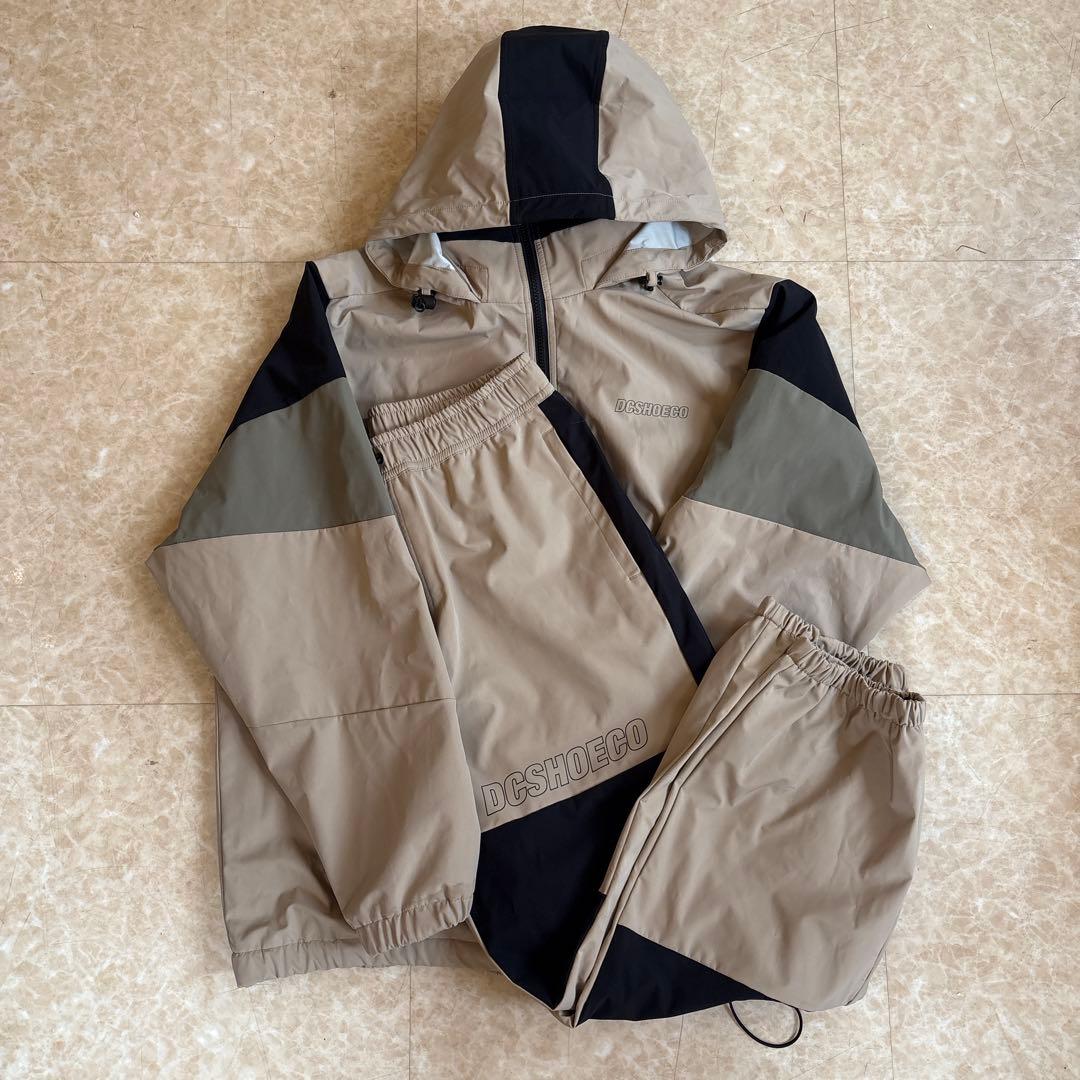 DC SHOECO. スノーボードウエア　セットアップ上下　ベージュ　男女兼用