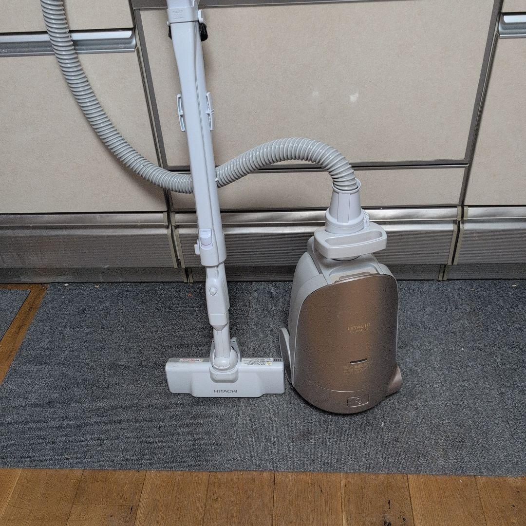 日立掃除機軽量紙パックコード式HITACHI CV-KP900J　2022年製