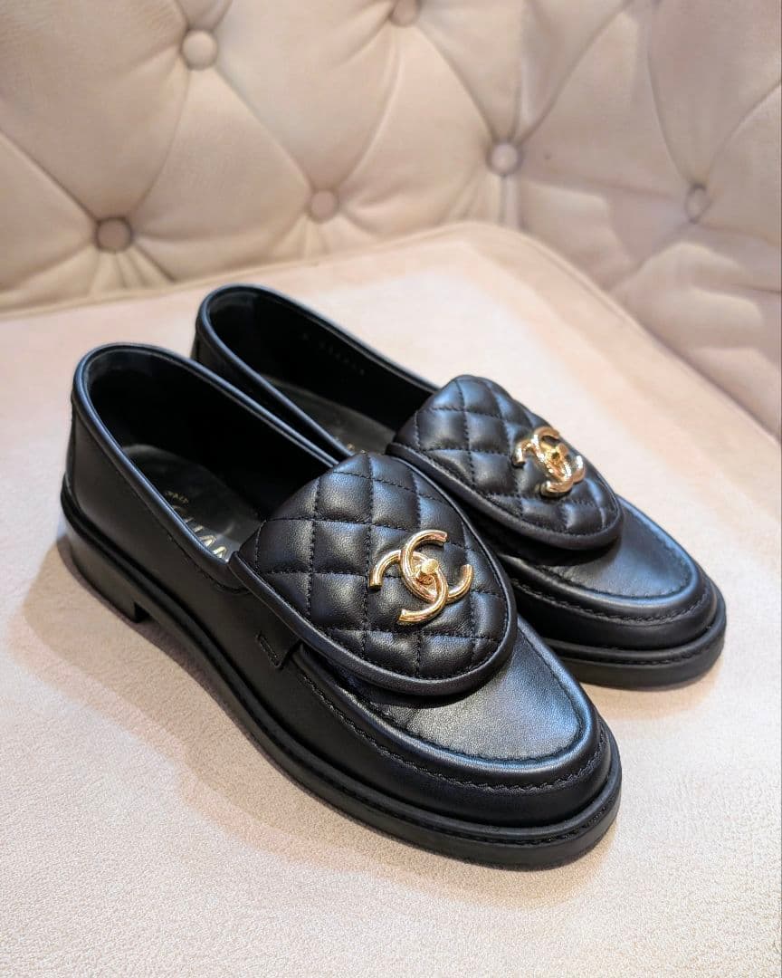 オーロラ　美品 CHANEL ターンロック ローファー 36 ゴールド金具