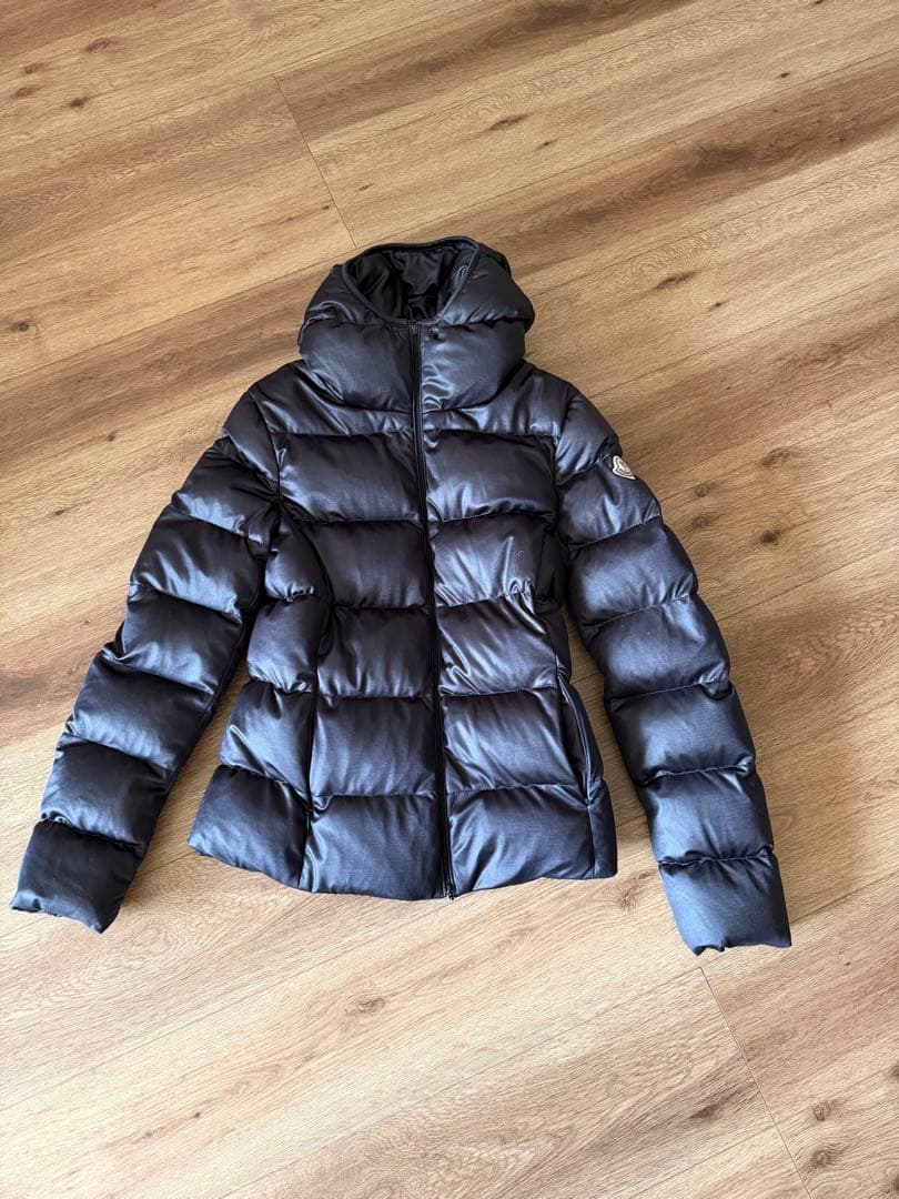 スヌスヌ。 美品❣️MONCLER ネイビーダウンジャケット フード付き