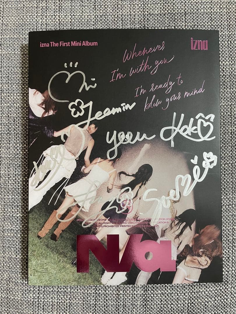 izna N/a メンバー全員直筆サイン入りアルバム N/a
