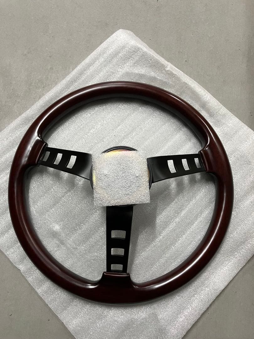 【在庫処分】DATSUN レプリカ リアルウッドステアリング・パット付き