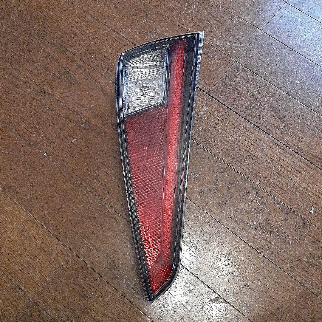 プリウス　50系　前期　左テールランプ　下側