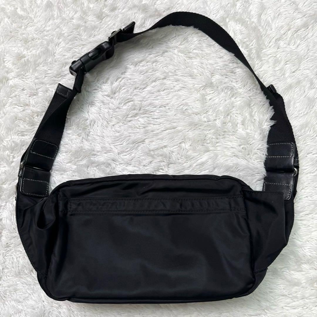 アニエスベーボヤージュ　牛革×ナイロン　ロゴ型押し　軽量クロスボディバッグ黒