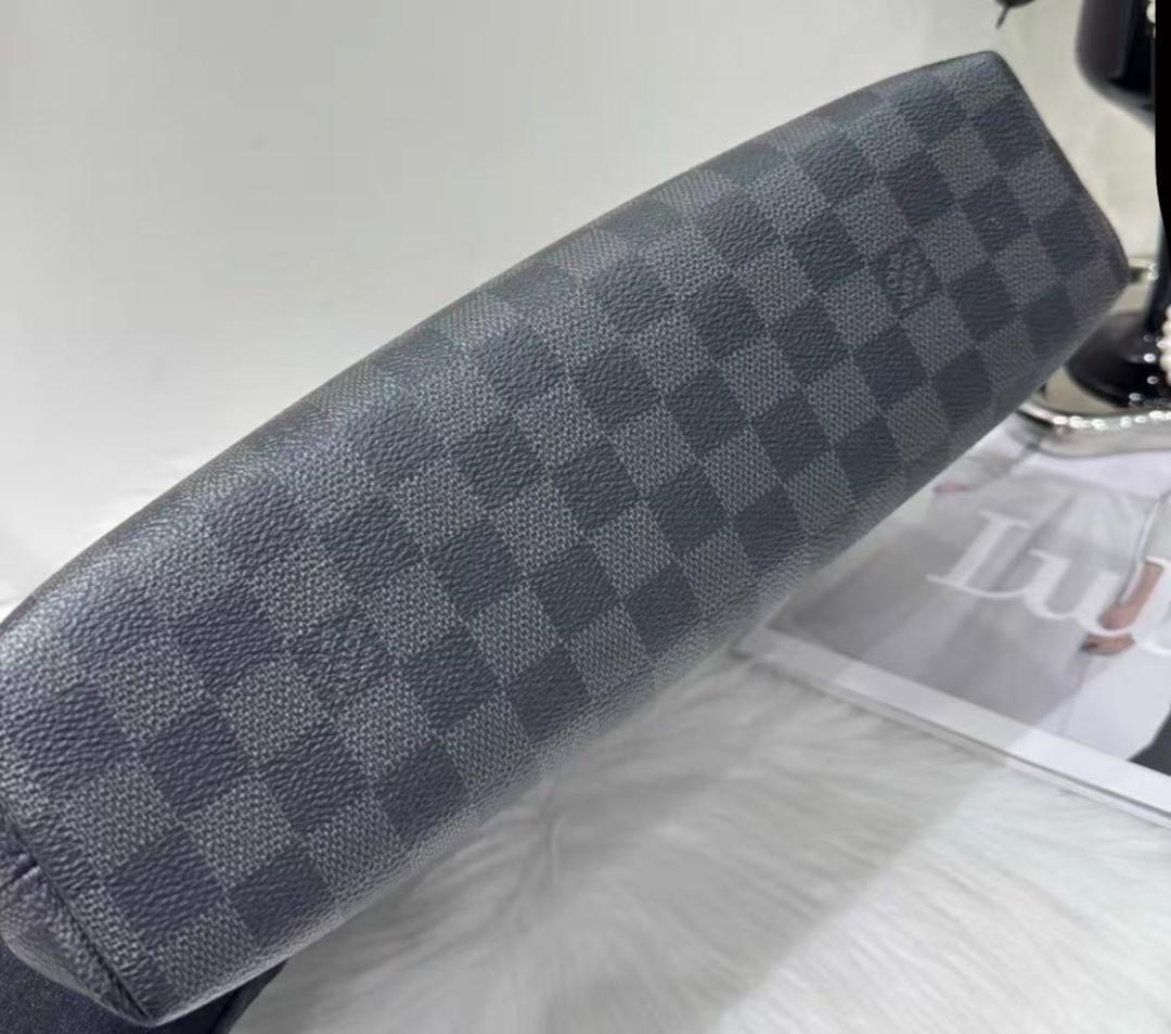 ダミエグラフィット メッセンジャーバッグ