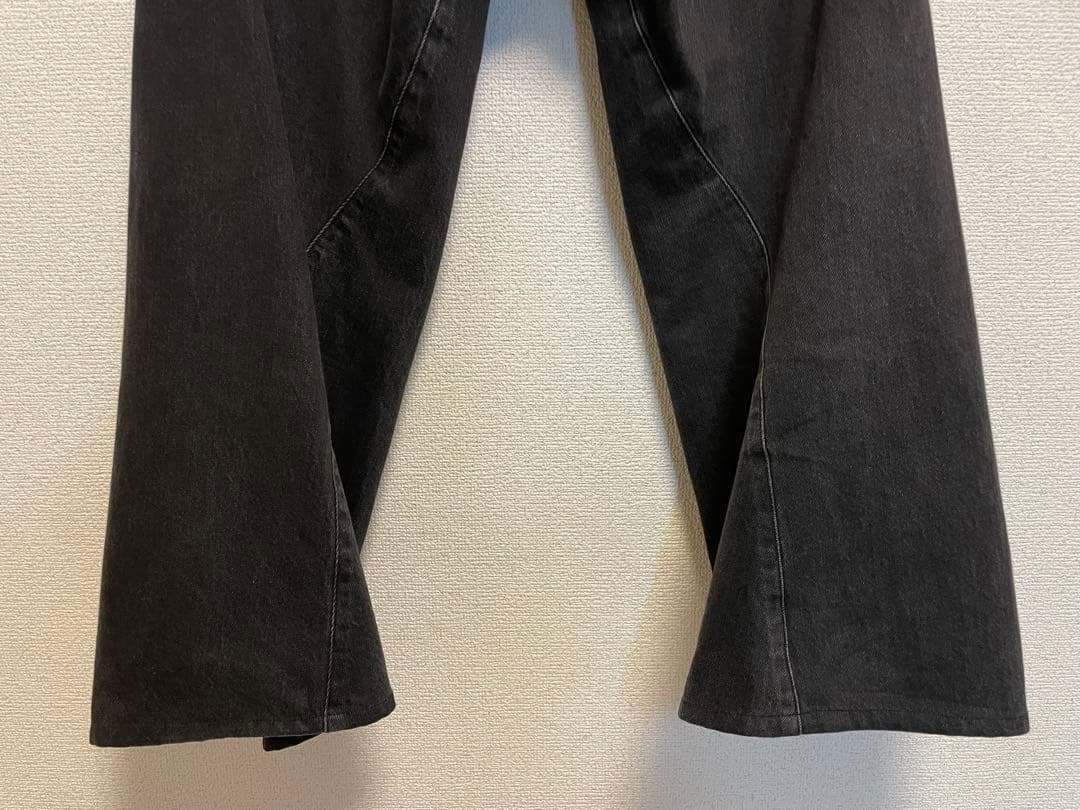 パンツ NVRFRGT 3D Twisted Wide Leg Jeans