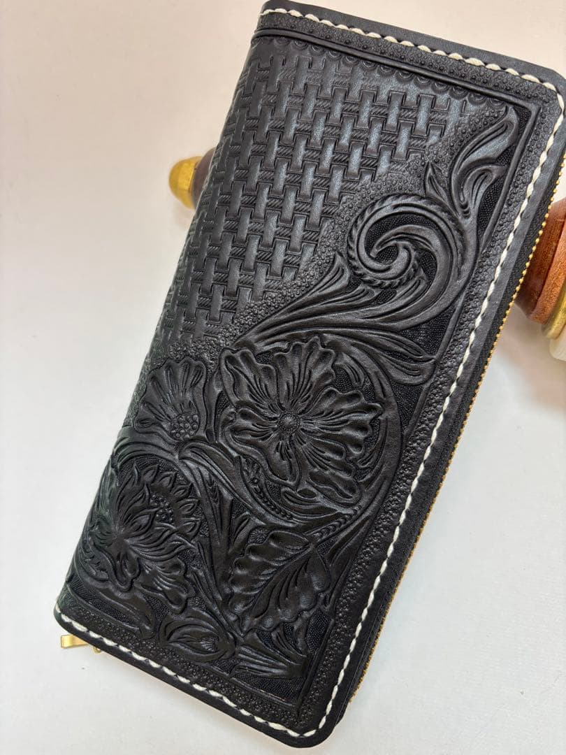 【みやび】【年末セール】黒　ヌメ革　ロングウォレット　長財布　カービング