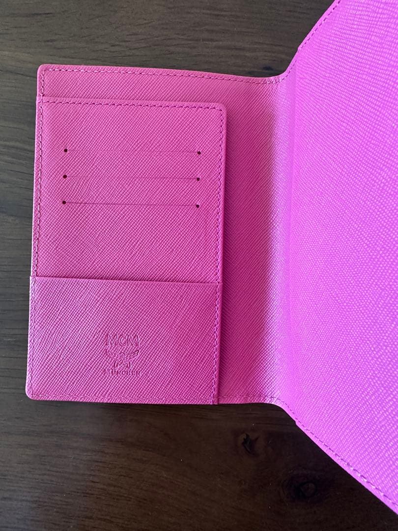 【値下げ中】MCM ラビット パスポートケース