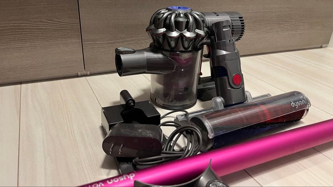 Dyson コードレスクリーナー　V6 fluffy origin