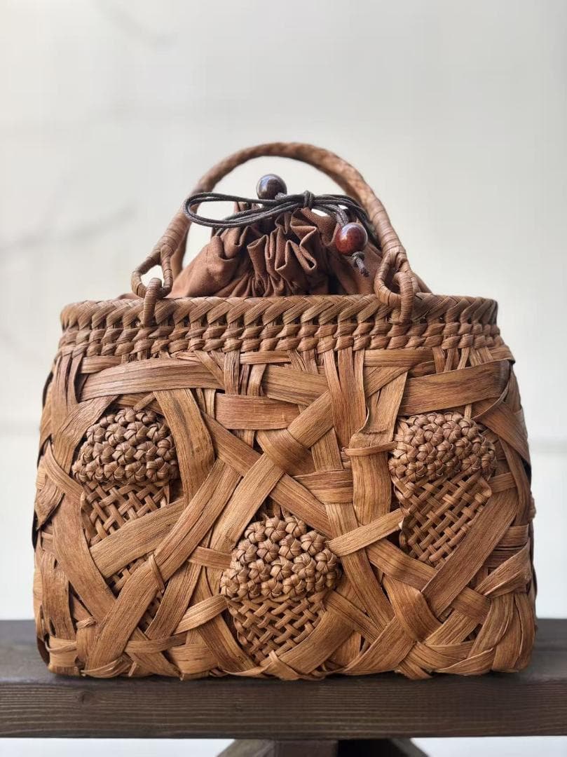 山葡萄　手作り　かごバッグ　乱れ編み、花編み　オリジナルデザイン