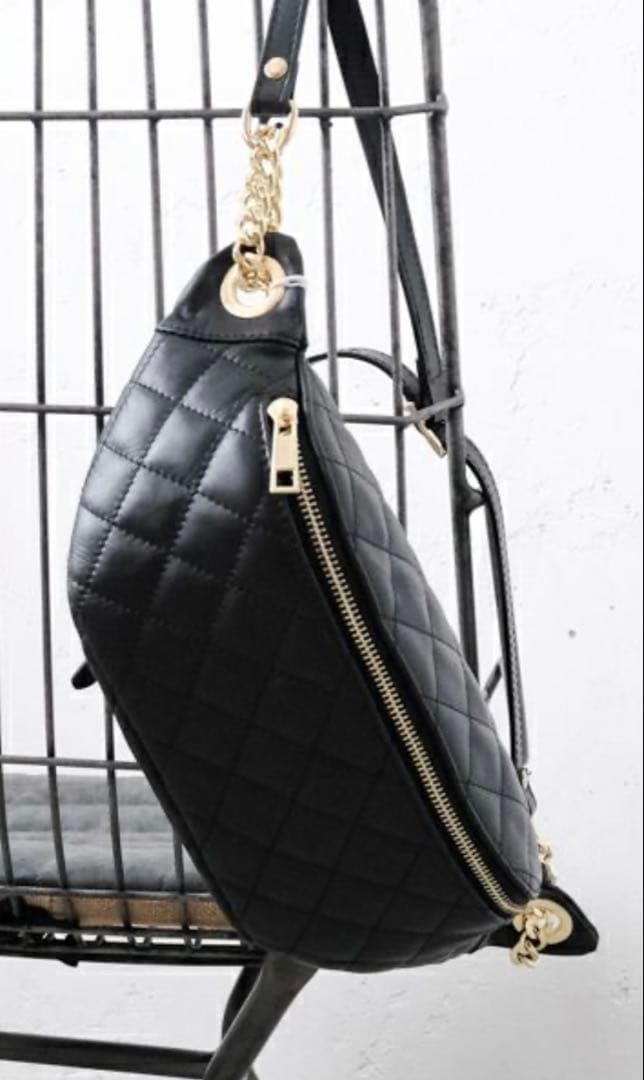 【AULENTTI 】オウレンティ レザーキルトボディバッグ 黒　新品未使用