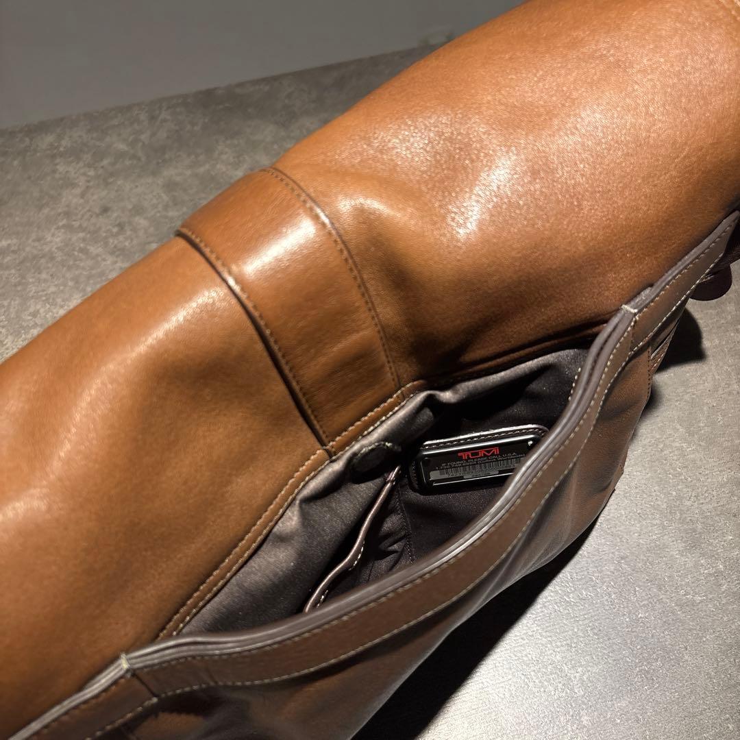 TUMI トゥミBeacon Hill ショルダーバッグ　レザー　美品