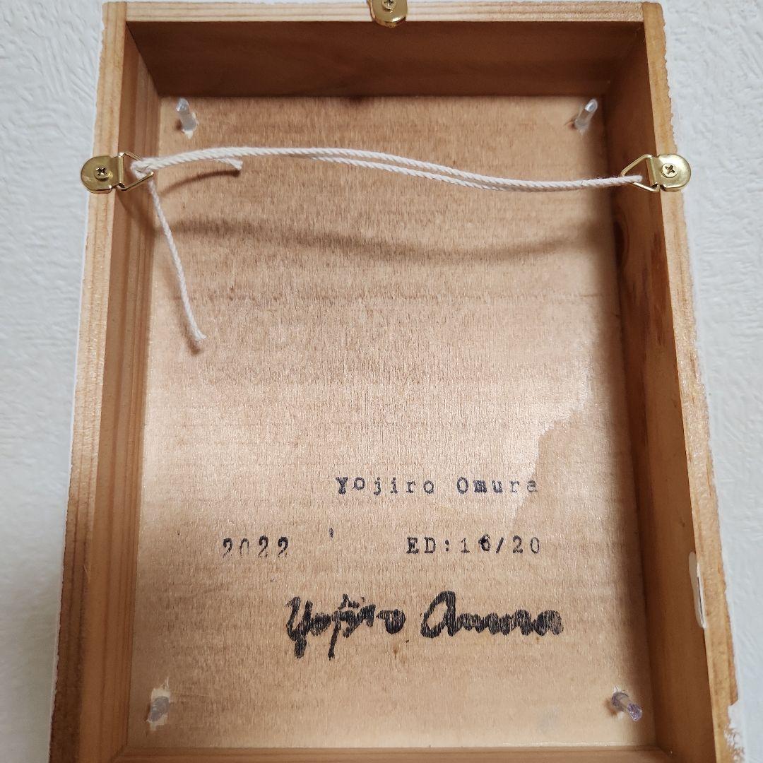 大村洋二朗　花柄カエルは壁に張り付く