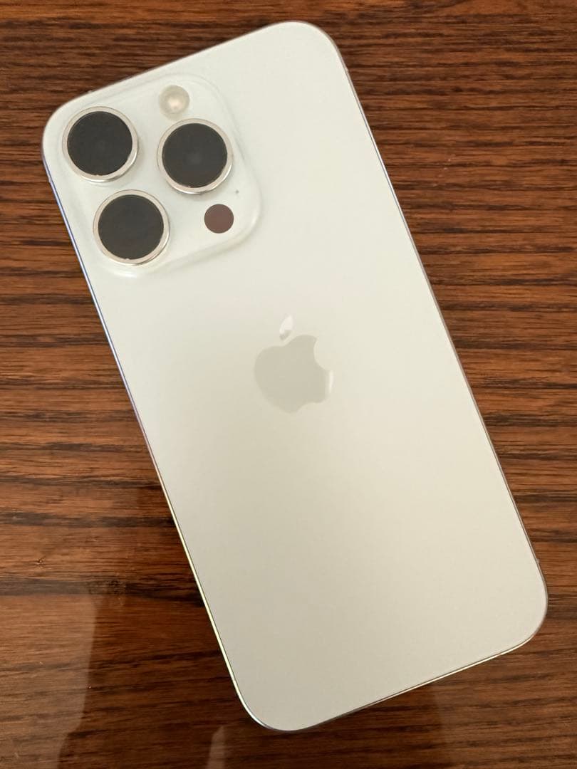 iPhone15Pro 美品　ホワイトチタニウム