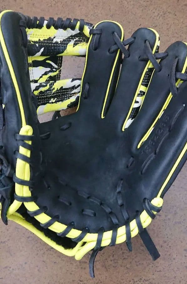 アンダーアーマー 2020年春季キャンプモデル 迷彩 内野手 軟式 グローブ 袋