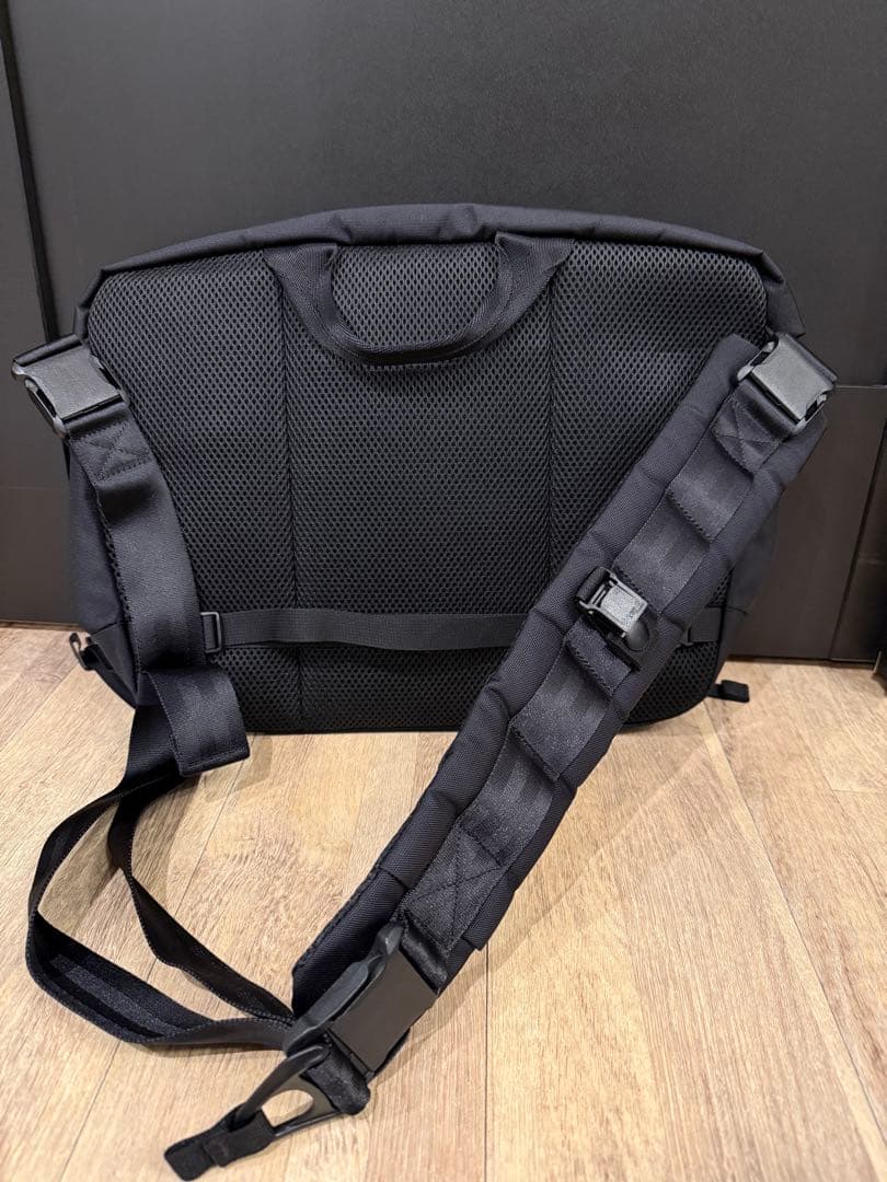 美品　BRIEFING MFC MESSENGER（Mサイズ）