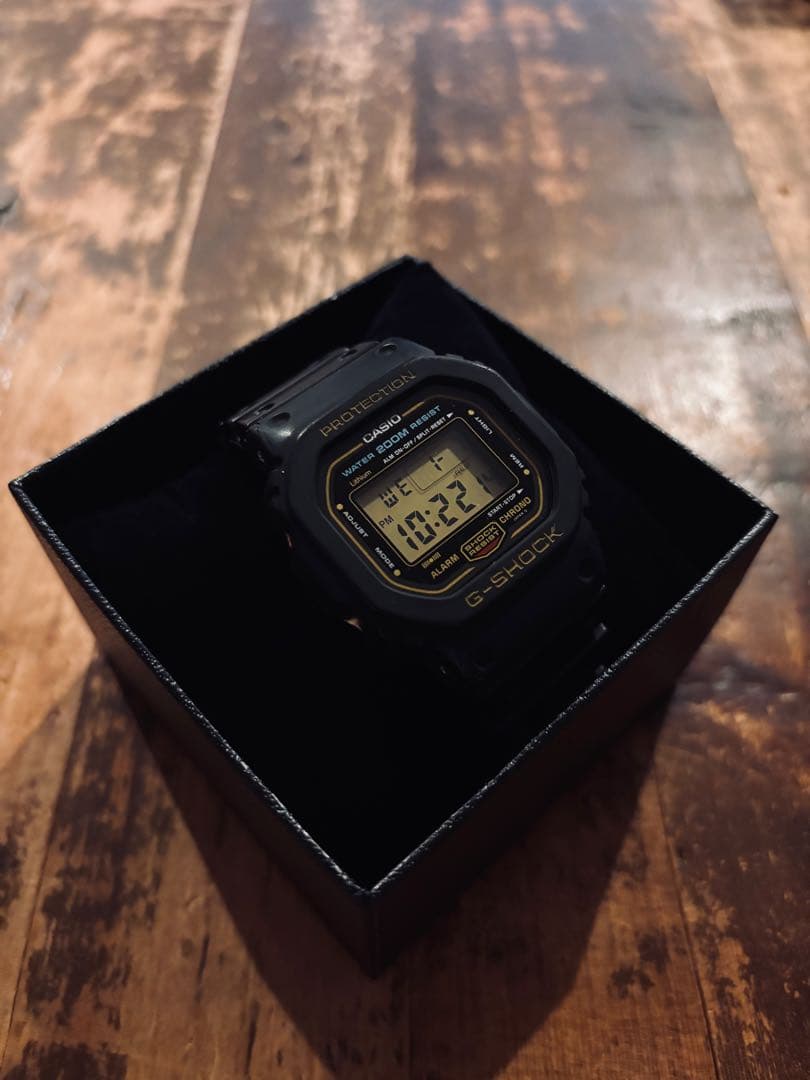 CASIO G-SHOCK DW-5600 ゴールド