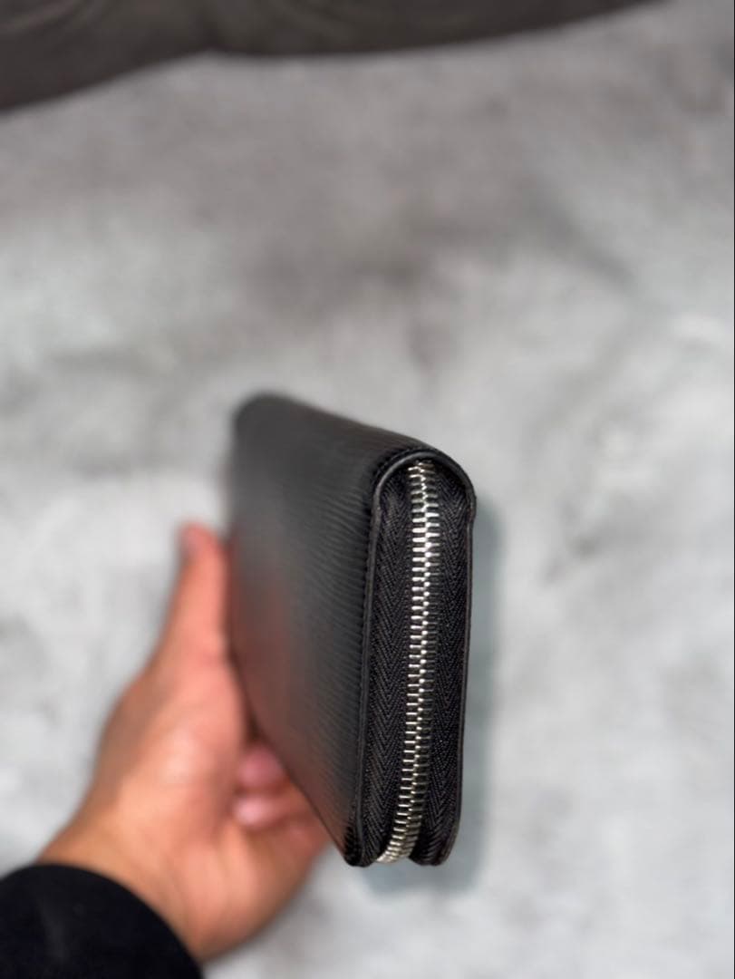 ルイヴィトン　ブラックレザー ストライプ長財布