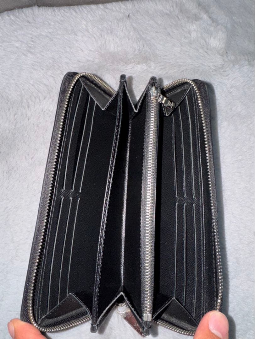 ルイヴィトン　ブラックレザー ストライプ長財布