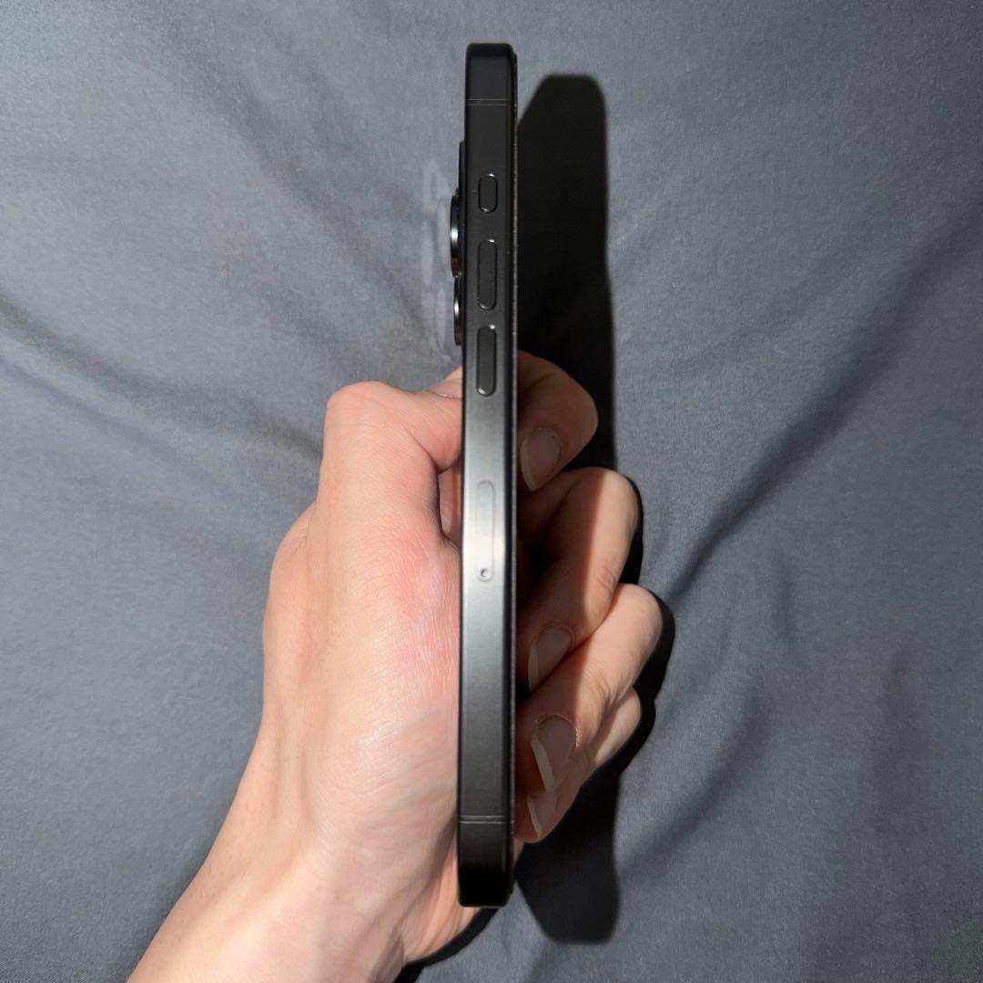 Apple iPhone 15 Pro ブラック