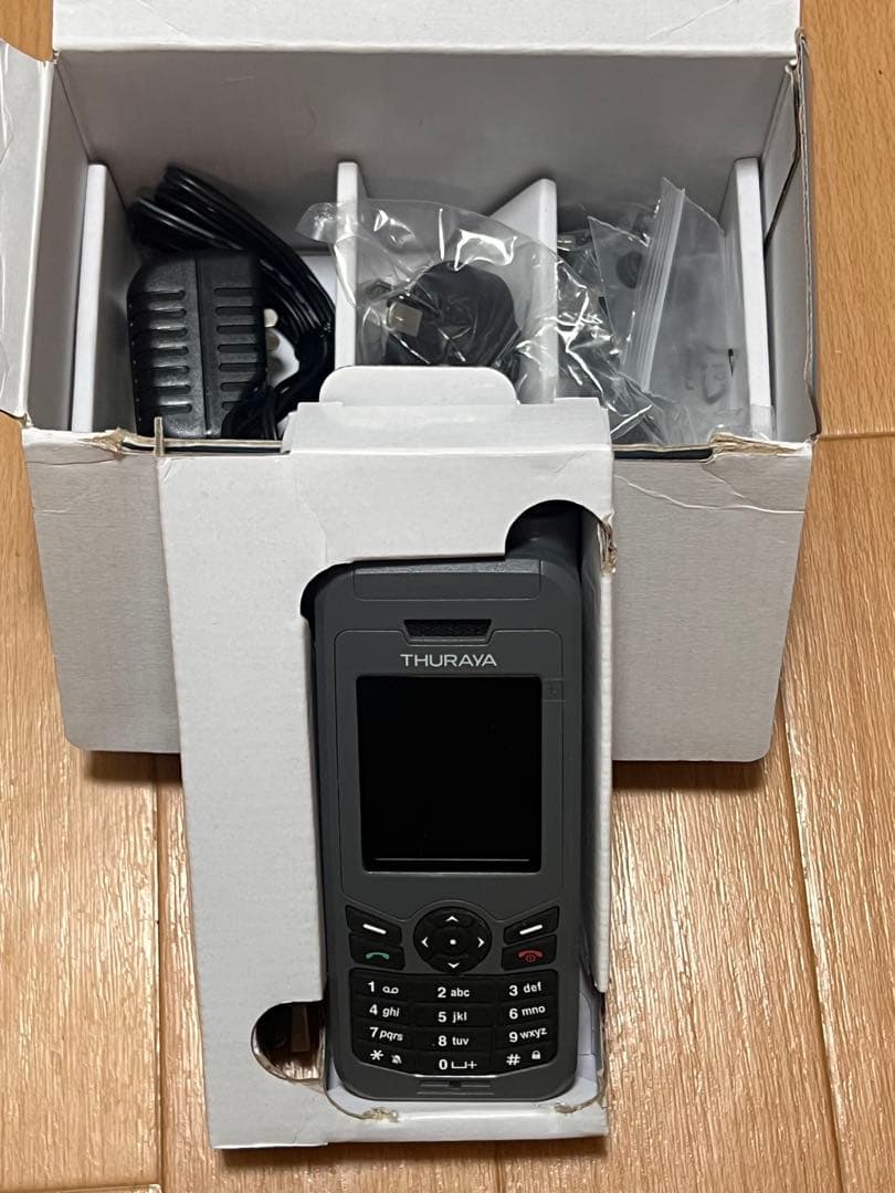 THURAYA XT-LITE スラーヤ　衛星電話