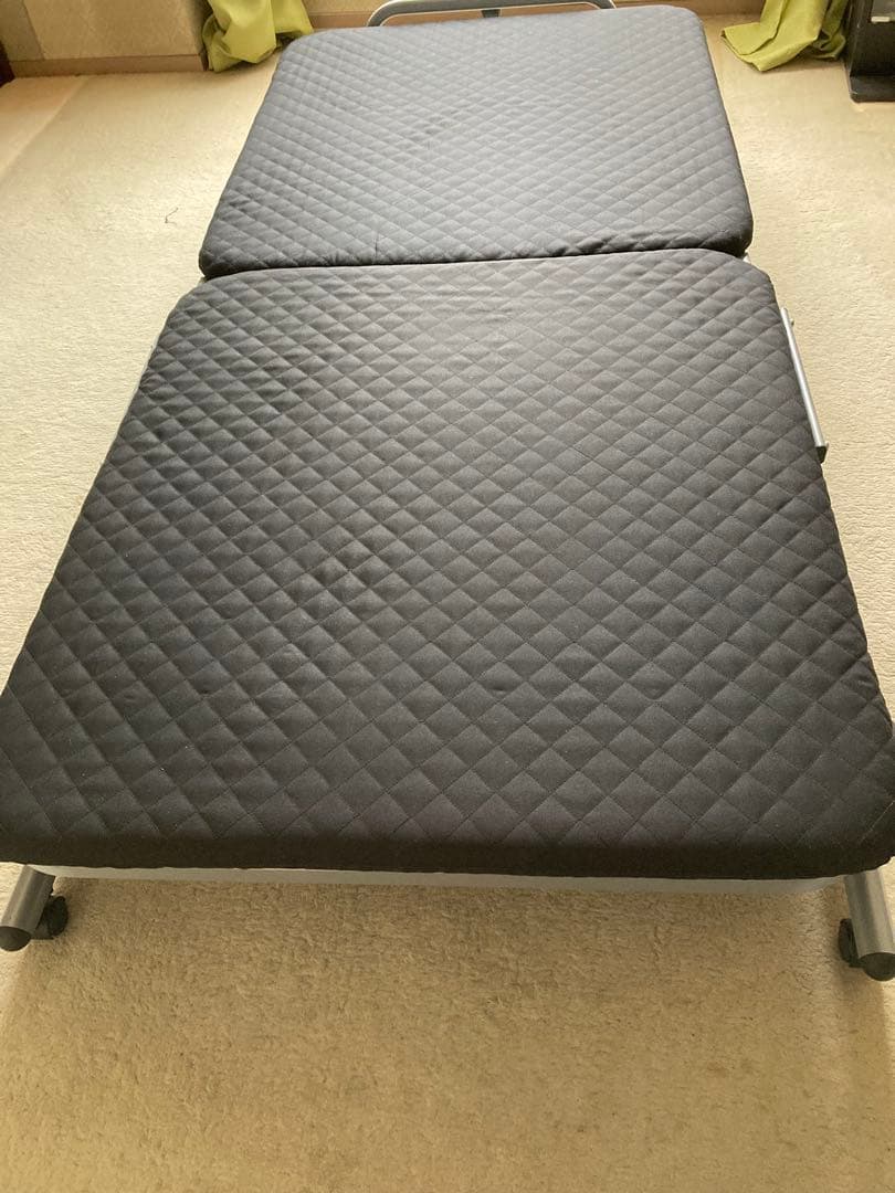 ブラック折りたたみベッド