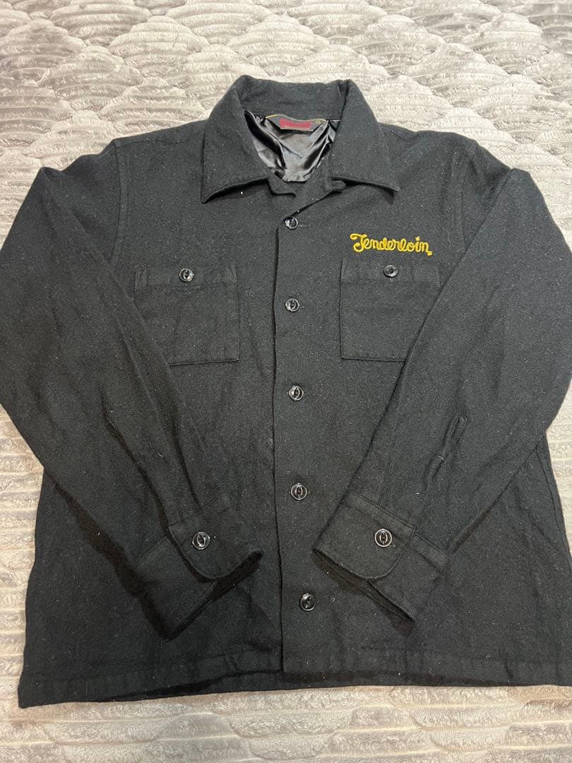 TENDERLOIN ブラック ウールシャツ 猫目ボタン