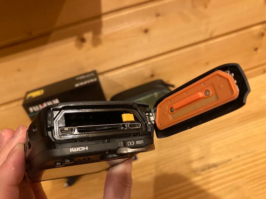 FUJIFILM 富士フイルム　FINEPIX XP90 防水デジカメ　コンデジ