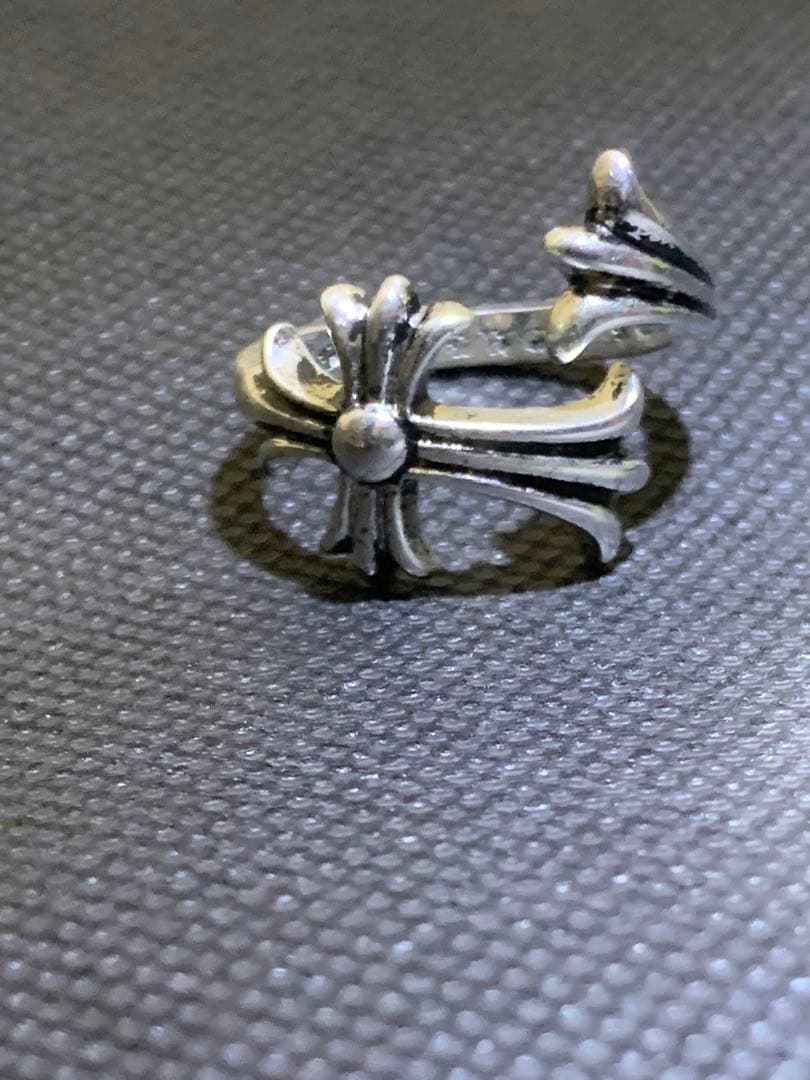 シルバーリング クロスデザインとリーフモチーフ