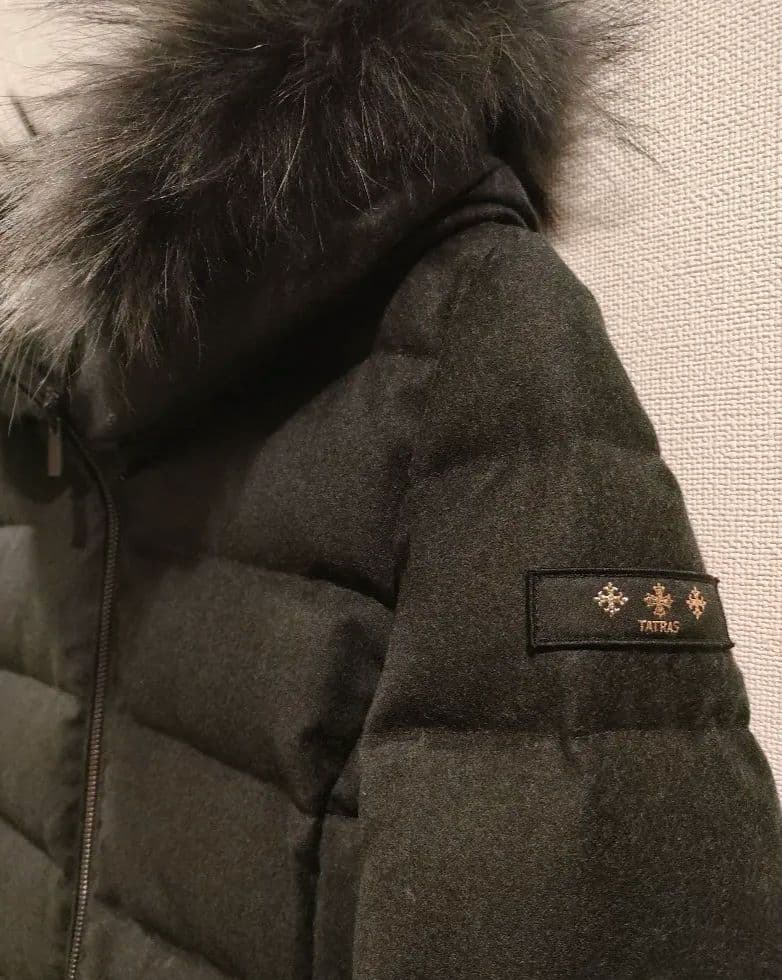 TATRAS ダークグレー ダウンジャケット 01